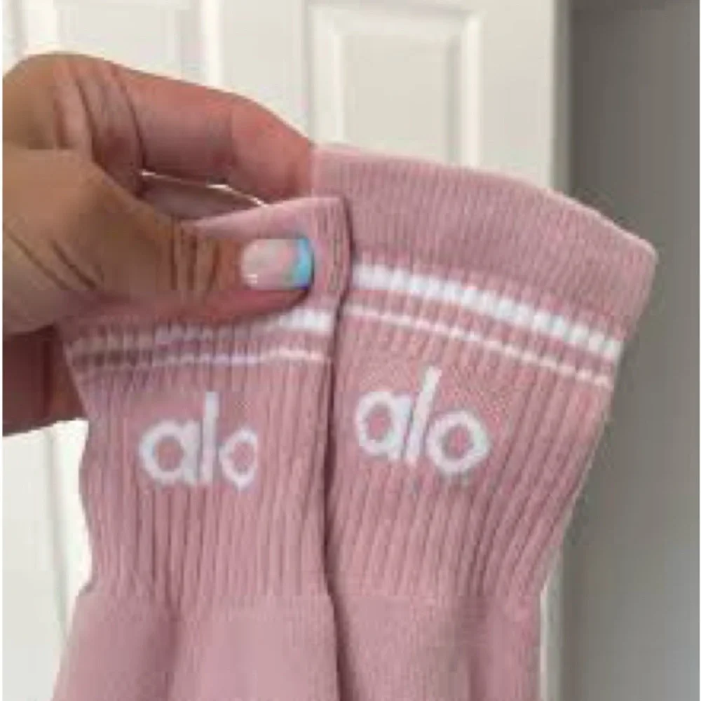 BRAND NEW！ALO Yoga Micro Plisse Game On Long Skirt and top and matching socks!💕💕